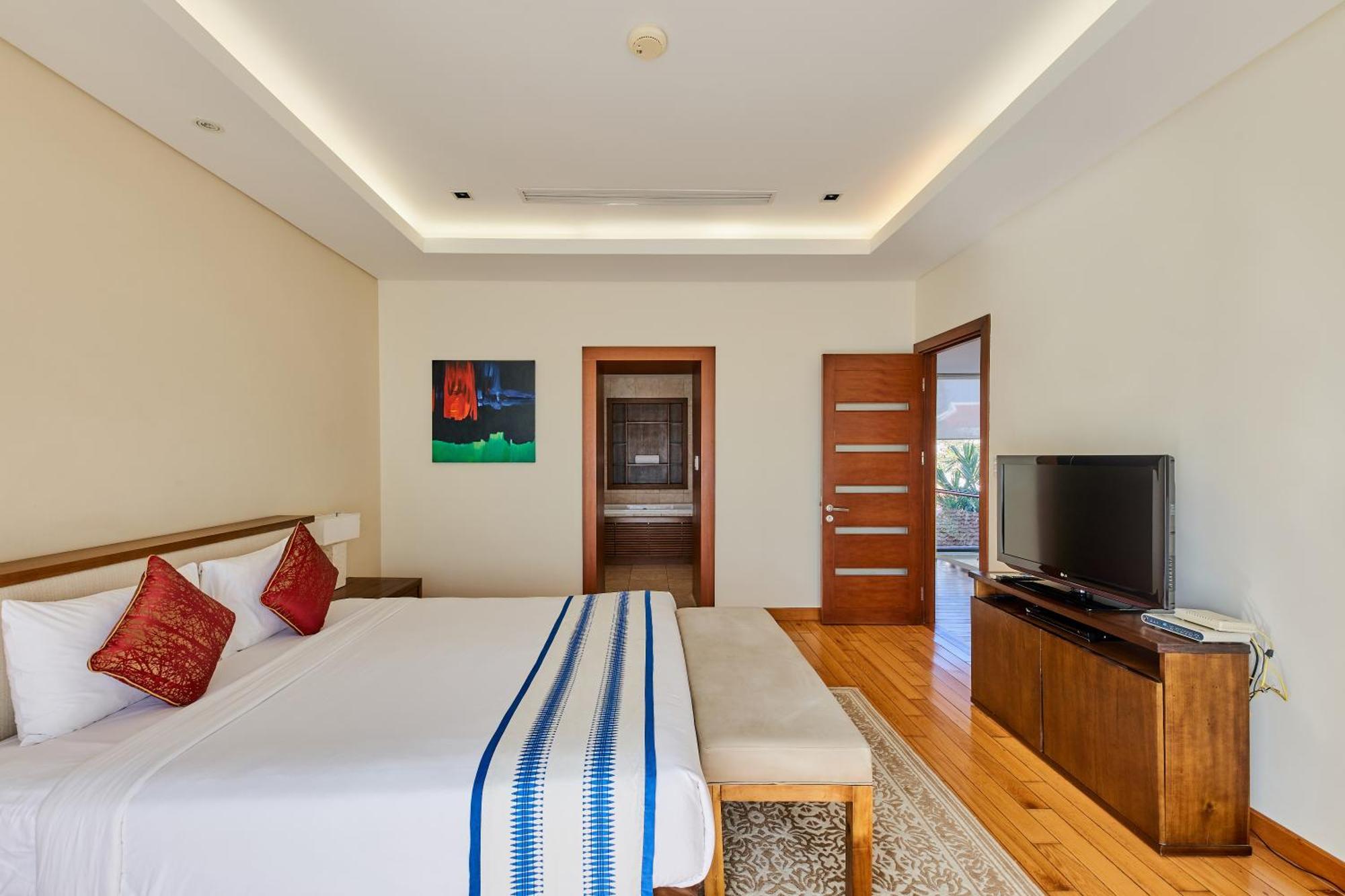 Luxury Dana Beach Resort & Spa دا نانغ الغرفة الصورة