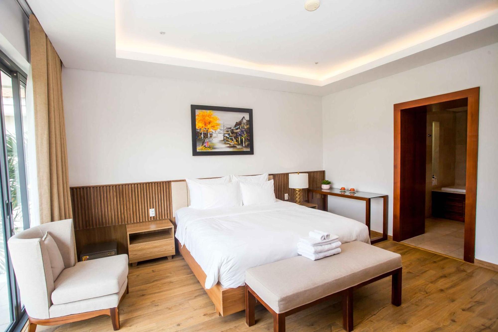 Luxury Dana Beach Resort & Spa دا نانغ الغرفة الصورة